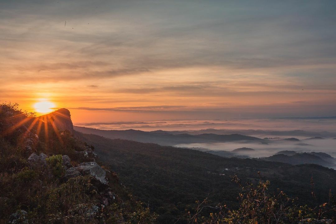 Serra de São José, em Tiradentes, tem trilhas, cachoeiras, libélulas e ...